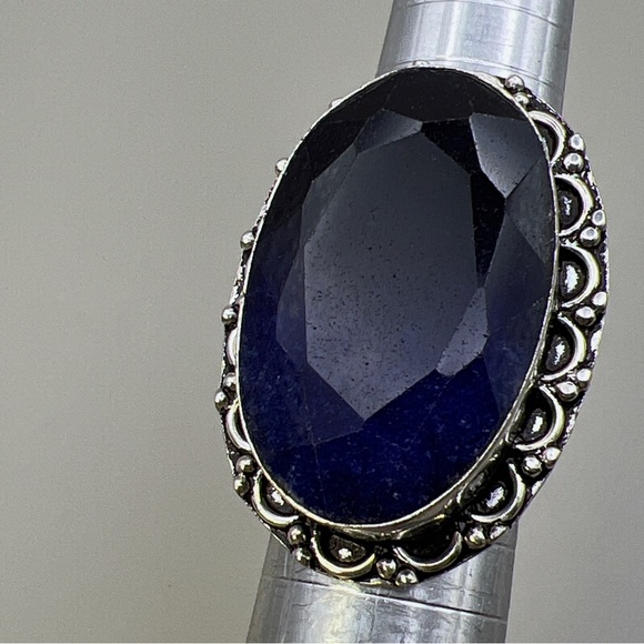New Enhanced Faceted Blue Sapphire Stone Crystal Silver Overlay Ring Size 7 - Picture 3 of 8
